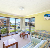 Champagne Court 1 with Water Views - Accommodation QLD