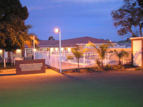 Charles Rasp Motor Inn & Cottages - Accommodation QLD 0
