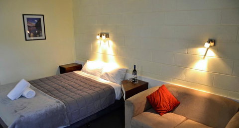 Charles Sturt Motor Inn - Accommodation QLD 0