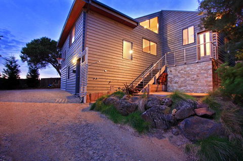 Charltom Hills - Accommodation QLD 2