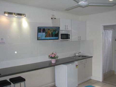 Charm City Motel - Accommodation QLD 2