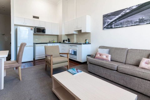 Charming Apartment Minutes To Darling Harbour - Accommodation QLD 3