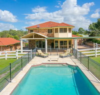 Charming Brisbane Acreage Pool - Accommodation QLD