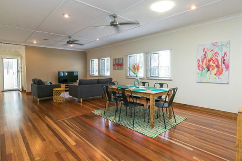 Charming Home By The Sea - Accommodation QLD 0
