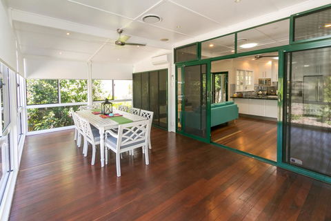 Charming Home By The Sea - Accommodation QLD 3