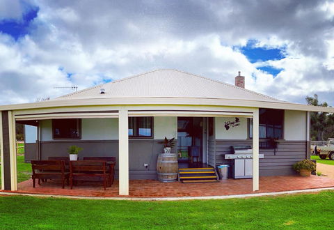 Chesterfarm And Stables - Accommodation QLD 3