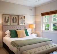 Chic Apartment with Sun Lounge Near Manly Beach - Accommodation QLD