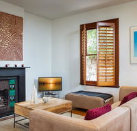 Chic Two-storey Cottage with Darling Harbour Views - Accommodation QLD