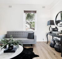 Chic Woollahra Pied--Terre with Parking - Accommodation QLD