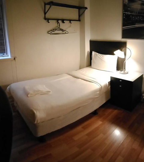 City Centre Budget Hotel - Accommodation QLD 3