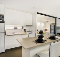 City Getaway Modern Bowen Hills 1 Bedroom with Free WIFI and Parking - Accommodation QLD