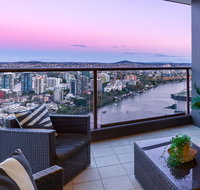City Sky Home in Africa - River  Story Bridge Views - Accommodation QLD