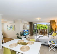 City Stadium Apartment on the riverfront - Accommodation QLD