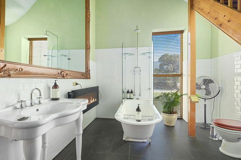 Claremont House - Accommodation QLD 3