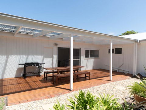 Classic Beach House In Rye - Accommodation QLD 0