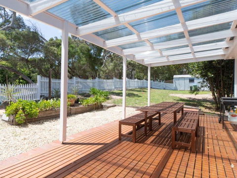 Classic Beach House In Rye - Accommodation QLD 3
