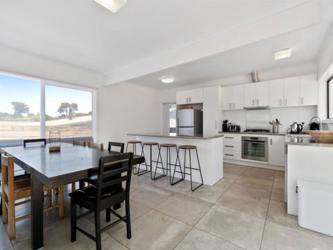Classic Beach House In Rye - Accommodation QLD 1