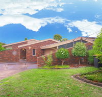 Classic Double Brick Garden House - Accommodation QLD