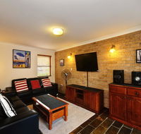 Close To The Main Surf Beach - Accommodation QLD
