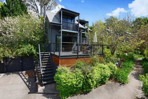 Cloudsong Chalet 1 - Close To The Village Centre! - Accommodation QLD 0