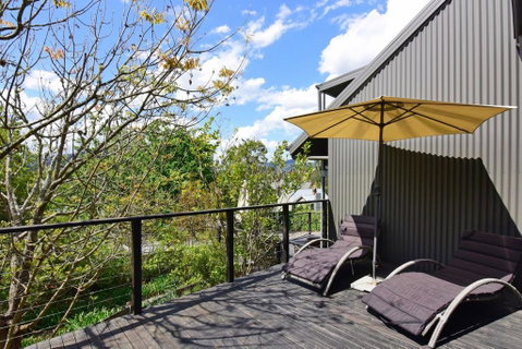 Cloudsong Chalet 2 - Close To The Village Centre! - Accommodation QLD 1
