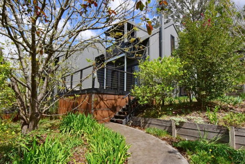 Cloudsong Chalet 2 - Close To The Village Centre! - Accommodation QLD 0