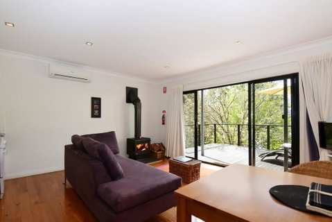 Cloudsong Chalet 2 - Close To The Village Centre! - Accommodation QLD 3