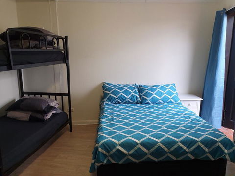 Clover Free Car Parking Hostel - Accommodation QLD 2