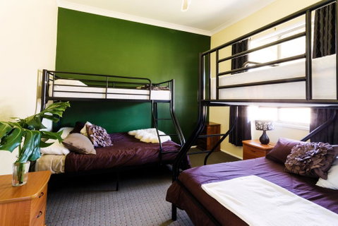 Coal D' Vine Cottage - Cessnock NSW - Accommodation QLD 2