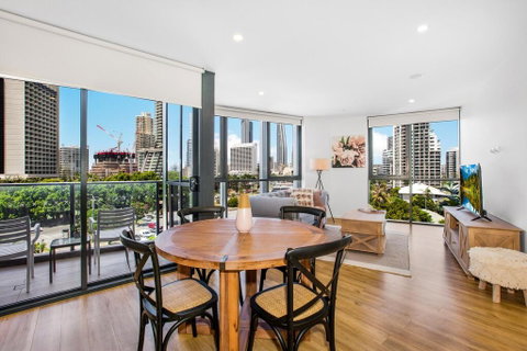 Coastal Apartment With Balcony, Parking And Pool - Accommodation QLD 0