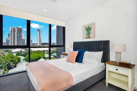 Coastal Apartment With Balcony, Parking And Pool - Accommodation QLD 3