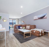 Coastal convenience Walk to the shops  cafes... - Accommodation QLD