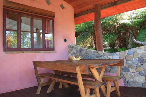 Cobhearthome - Accommodation QLD 3