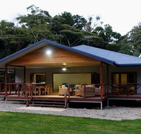 Coconut Beach House - Accommodation QLD