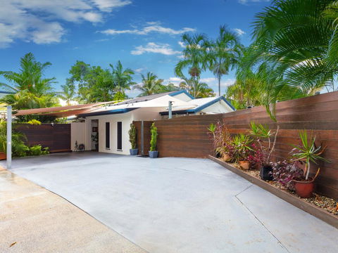 Coconut Blue Front - Palm Cove - Accommodation QLD 1