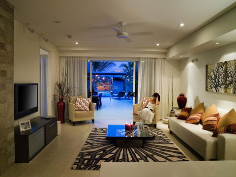 Coconut Grove - Accommodation QLD 3