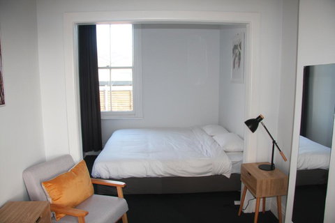 College Lawn Hotel - Accommodation QLD 3