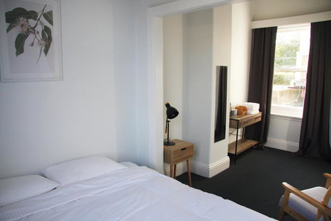College Lawn Hotel - Accommodation QLD 2
