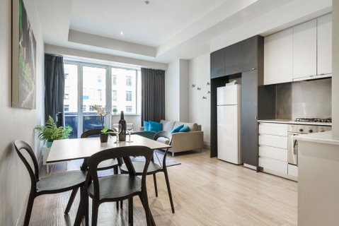 Collins St Chic With Netflix, Free Wine, Free Wifi - Accommodation QLD 3