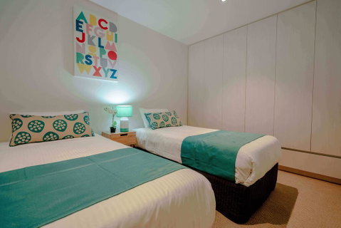 Collins Street Apartments - Accommodation QLD 1