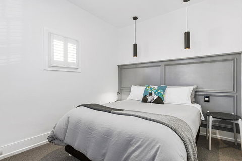 Colonial Hampdens - Accommodation QLD 0