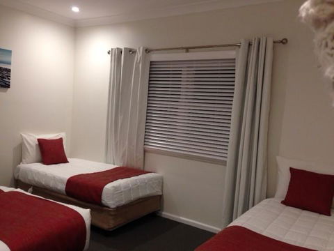 Colonial Lodge Motor Inn - Accommodation QLD 2