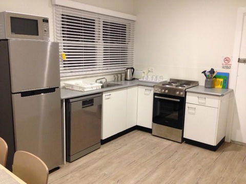 Colonial Lodge Motor Inn - Accommodation QLD 1