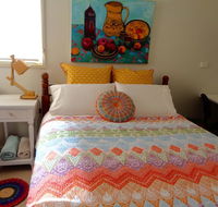 Colourful creative Artist house Glen Waverley - Accommodation QLD