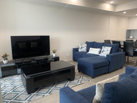 Comfortable & Convenient Living Close To Airport - Accommodation QLD 3