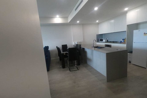 Comfortable & Convenient Living Close To Airport - Accommodation QLD 2