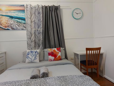 Comfortable Guest Room Closes To Emerald CBD - Accommodation QLD 0
