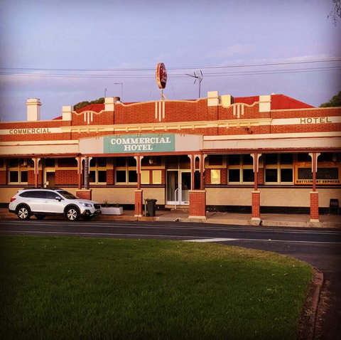 Commercial Hotel - Accommodation QLD 3