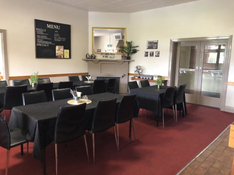 Commercial Hotel - Accommodation QLD 2