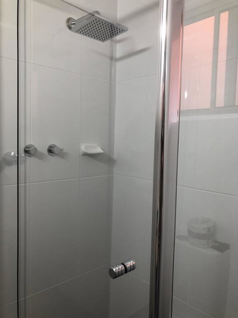 Commodore Motor Inn - Accommodation QLD 1